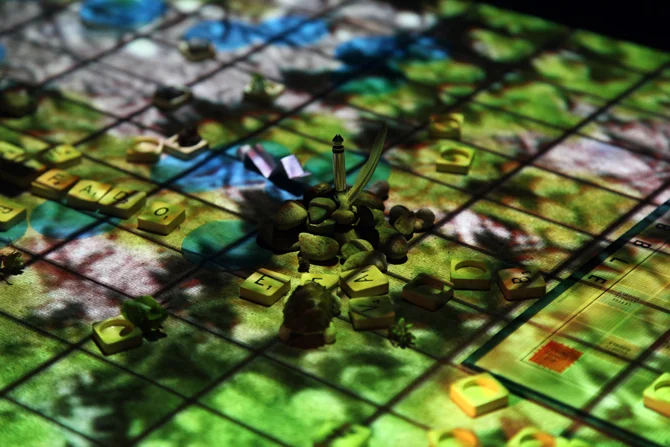 Œuvre Moving Forest, La Table des Stratégies par l'artiste Erwan Soumhi — Vue 11 sur 12