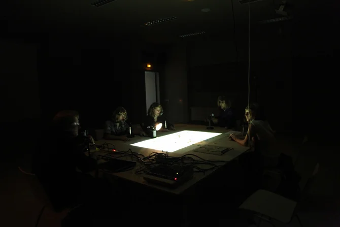 Exposition Moving Forest, La Table des Stratégies (Erwan Soumhi) — Photographie de l'espace (3/12)