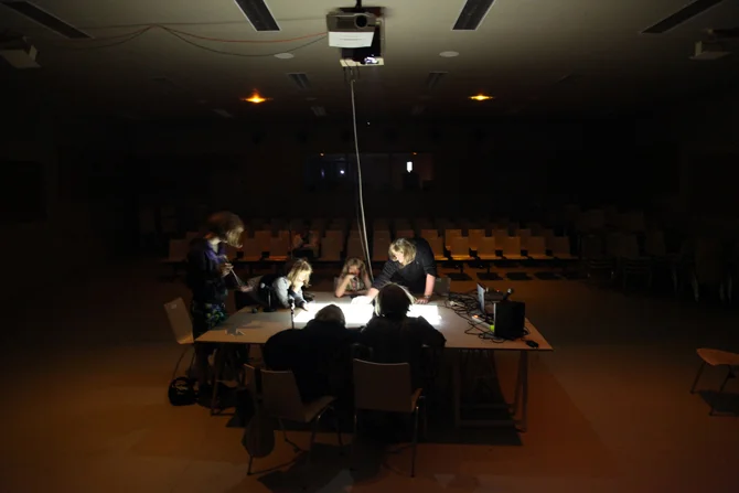 Œuvre Moving Forest, La Table des Stratégies par l'artiste Erwan Soumhi — Vue 9 sur 12